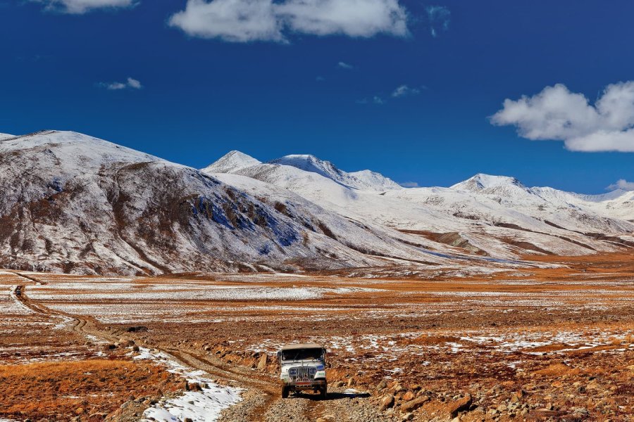 Classic picture of Jeep in shandoor