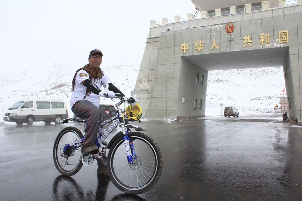 Foreigner completing his KKH journey at China border